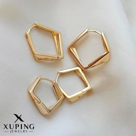 گوشواره ژوپینگ مدل «هندسی مدرن» | حلقه‌ای زاویه‌دار با جلای آینه‌ای