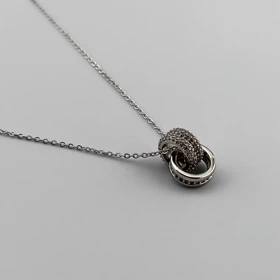 گردنبند حلقه در حلقه نگین‌دار نقره ای