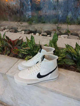 نیم ساق نایک