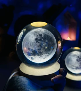 گوی کریستالی ماه