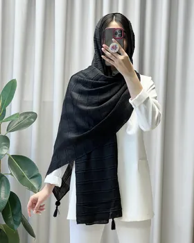 شال مشکی پلیسه