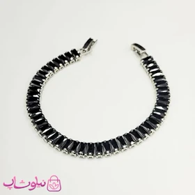 دستبند تنیسی زنانه نقره ای رنگ با نگین باگتی مشکی کد 450