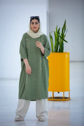 مانتو جلو بسته 10 دکمه چوبی بلند