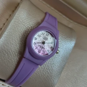 ساعت دخترانه ضد آب Q&Q رنگ یاسی شاین