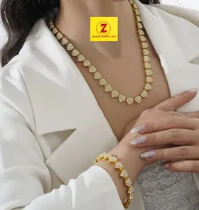 ست گردنبند و دستبند نگین‌دار مجلسی زنانه
