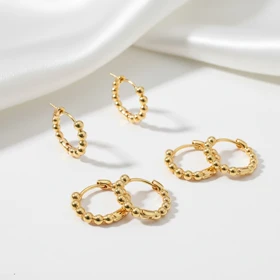 گوشواره حلقه‌ای ژوپینگ مدل توپی گوی‌دار طلایی