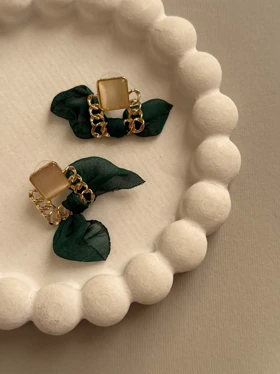 گوشواره پاپیون پارچه ای سبز سلطنتی