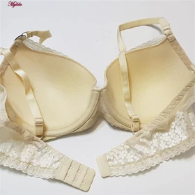 ست شورت و سوتین زنانه شکوفه بهاری فنردار برتا کرم کد 5121-6050-CC