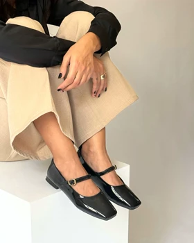 کفش ورنی