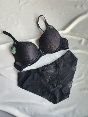 ست شورت و سوتین بدون جک فنردار اروپایی کد: 1731