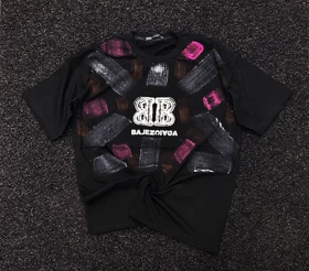 تیشرت مردانه مشکی Balenciaga طرح پچورک، شاهکاری از هنر avant-garde و طراحی innovative