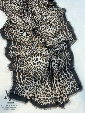 شال نخی مدل پلنگی حاشیه مشکی مناسب تابستان