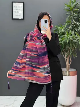 شال آبرنگی منگوله‌دار