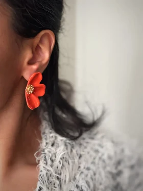 گوشواره طرح گل نیمه