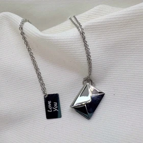 ست گردنبند دو نفره مدل «نامه و پاکت» | طراحی مینیمال و مفهومی (استیل سیلور)