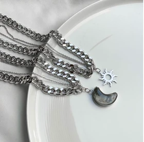 گردنبند دولاین کارتیر ماه و خورشید