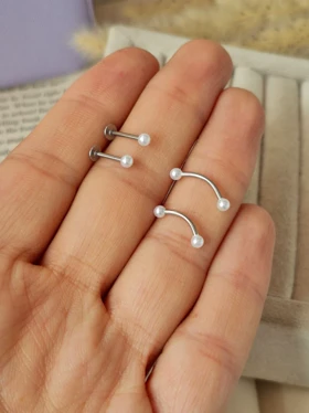 پیرسینگ گوش و ابرو مرواریدی