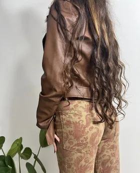 شلوار جین نیم بگ طرح بته جقه