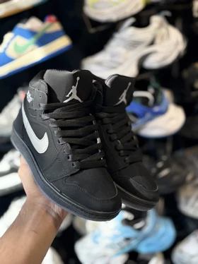 کتانی جردن ساقدار مشکی مات