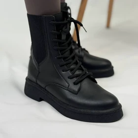 نیم بوت چرم زنانه مشکی کشی و بندی