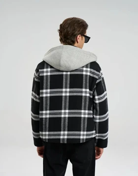 کلاه دار چهارخانه