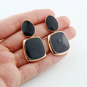 گوشواره زنانه میخی مدل آویز مربع (طلایی مشکی)