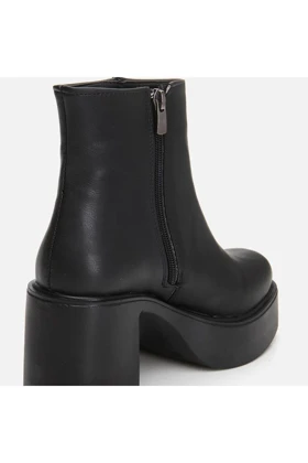 بوت و نیم بوت زنانه yaya-by-hotic yaya-by-hotic