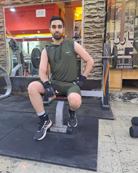 تاپ کلاه‌دار ورزشی نایکی