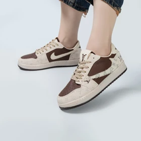 کفش کتانی زنانه و دخترانه مدل نایک ترویس NIKE TRAVIS رنگ کرم قهوه ای کد M31560