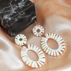 گوشواره بوهو حصیری طرح بیضی (سفید و طلایی)