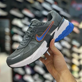 کفش راحتی نایک V2K با زیره فوق العاده طوسی