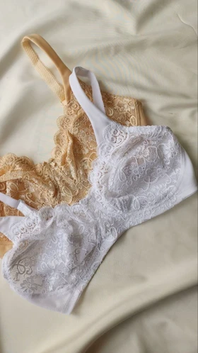 سوتین تک دانتل و پرلون بدون فنر مدل Viola برند SHANDERMAN کد: 2410