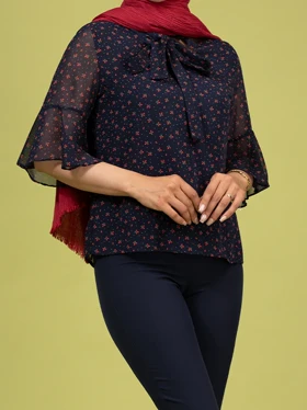 بلوز زنانه گل‌دار کرپ حریر یقه کراواتی آستین سه ربع مجلسی آرزو