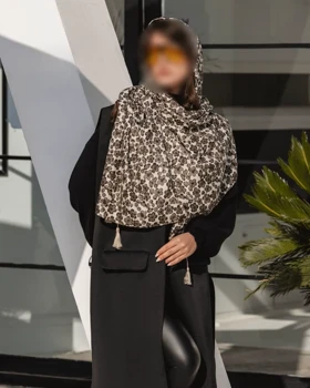روسری نخی منگوله‌دار (کرمی)