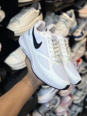 کتانی بزرگ پا نایک زوم