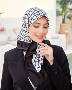 روسری کاریان ابرریشم کجراه (سایز 90) 30105