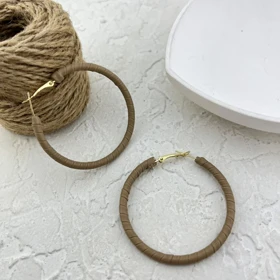 گوشواره زنانه مدل اسپیرو طرح حلقه‌ای بزرگ با بافت مارپیچی کرم