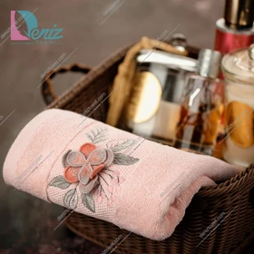 حوله دستی گلدوزی طرح فلور رنگ گلبهی
