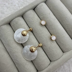 گوشواره دو تکه رزینی و صدف طلایی