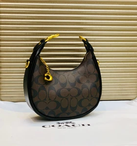 کیف زنانه کوچ مدل هلالی Coach