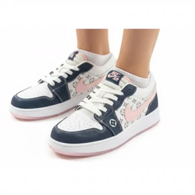 کتانی زنانه جردن وان لوویتون سرمه ای صورتی