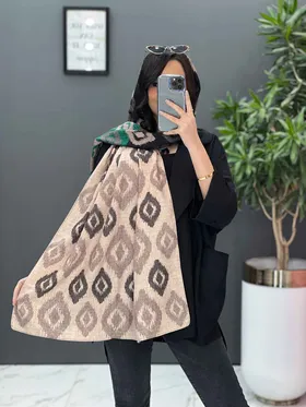 شال طرح لوزی سه رنگ