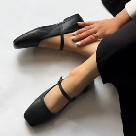 کفش عروسکی