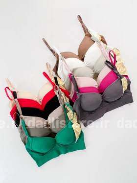 نیم‌تنه کاپ‌دار کبریتی جلو پلیسه