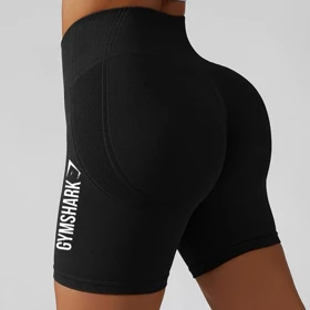 شورتک زنانه کبریتی جیم‌شارک Gymshark