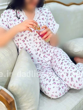 ست لباس خواب تیشرت و شلوار کبریتی طرح گل Rijan