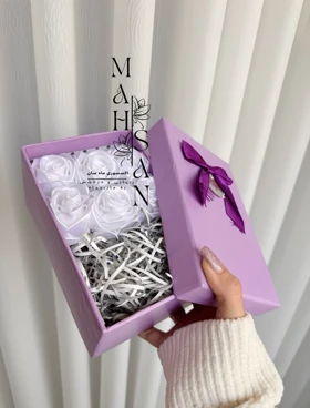 باکس جعبه گل رز سفید با جعبه باسی هدیه خاص و جذاب