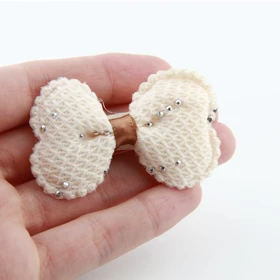 گیره مو دخترانه مدل پاپیون نگینی (کرم)