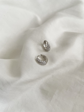 گوشواره نگین‌دار