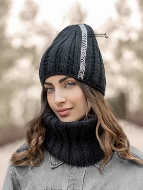 ست کلاه نگین‌دار و شال رینگی بافت ENDLESS